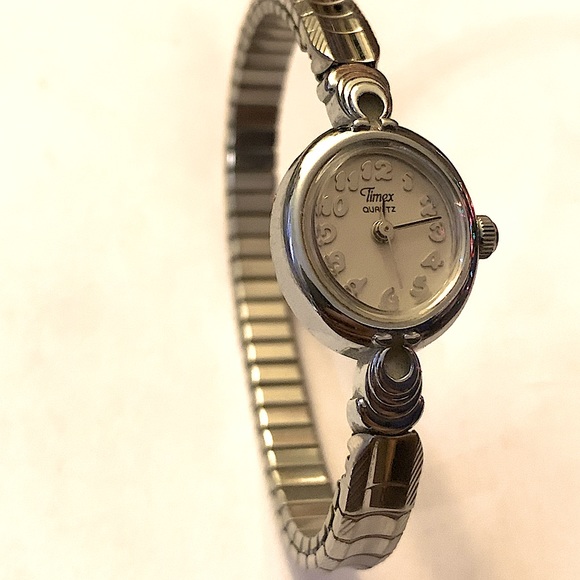 $10 minimum bundle- Vintage 80s Timex Quartz watch silver tone stretch band - Picture 4 of 5